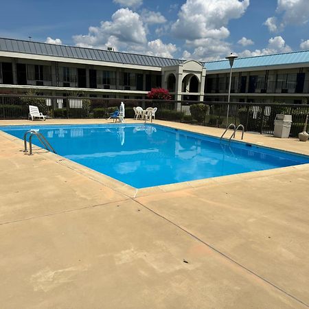 Days Inn By Wyndham Emporia Kültér fotó