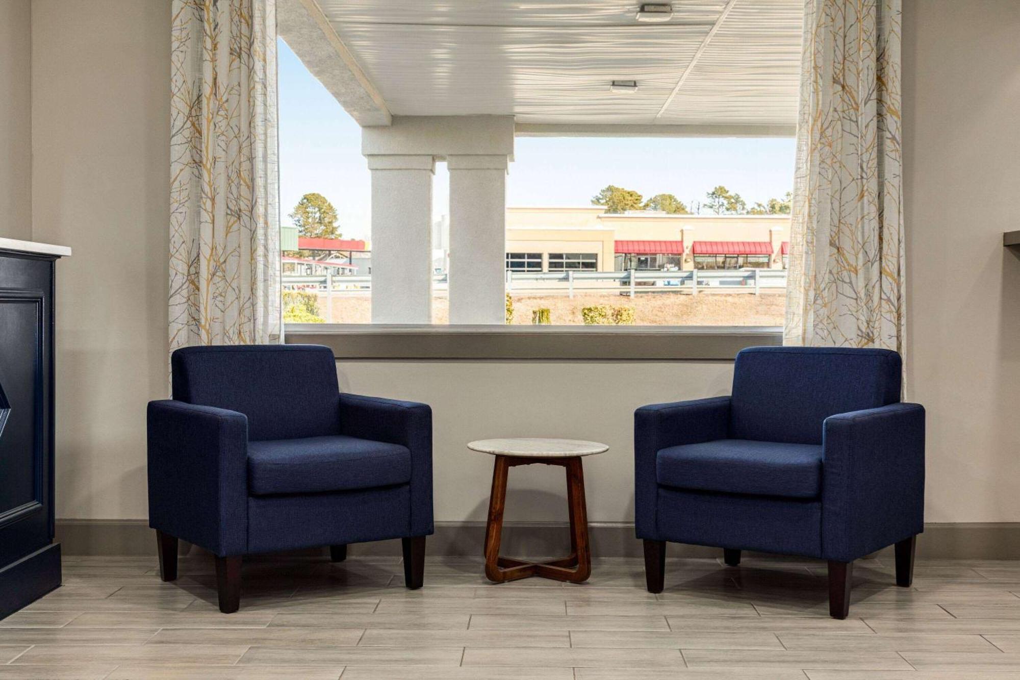 Days Inn By Wyndham Emporia Kültér fotó